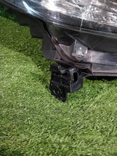 Laden Sie das Bild in den Galerie-Viewer, Frontscheinwerfer Honda Hr-V CSC27396 FALSE Scheinwerfer Headlight SCH5278073597co