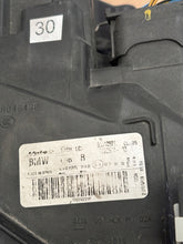 Laden Sie das Bild in den Galerie-Viewer, Frontscheinwerfer BMW E91 E90 7202574-03 Rechts Scheinwerfer Headlight SCH1723848233vo