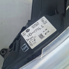 Laden Sie das Bild in den Galerie-Viewer, Frontscheinwerfer Mercedes-Benz Vito W447 A4479067700 A4479067800 Ein Satz