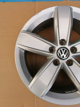 Load image into Gallery viewer, 1x Alufelge 17 Zoll 6.5&quot; 5x112 38ET Glanz 5NA071497 VW Tiguan Rim Wheel