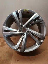 Load image into Gallery viewer, 1x Alufelge 19 Zoll 8.5" 5x112 38ET Glanz 5NA601025AG VW Tiguan Rim Wheel FEL3582482012mh