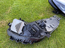 Laden Sie das Bild in den Galerie-Viewer, Frontscheinwerfer Tesla Model 3 1077376-00-C LED Rechts Scheinwerfer Headlight