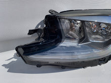 Laden Sie das Bild in den Galerie-Viewer, Frontscheinwerfer Toyota Aygo X 0H-3329318 Links Scheinwerfer Headlight