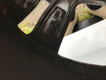 Load image into Gallery viewer, 1x Alufelge 17 Zoll 7.0&quot; 5x112 45ET Glanz Graphit 5L0601025L Skoda Yeti