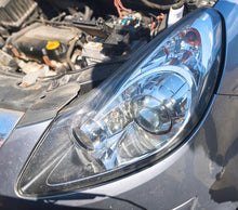 Laden Sie das Bild in den Galerie-Viewer, Frontscheinwerfer Opel Corsa D Links Scheinwerfer Headlight SCH8637556860ta