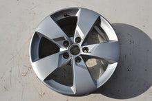 Load image into Gallery viewer, 1x Alufelge 17 Zoll 7.0&quot; 5x112 47ET Glanz Silber 8S0601025 Audi Tt Rim Wheel