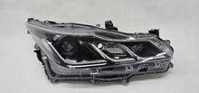 Laden Sie das Bild in den Galerie-Viewer, Frontscheinwerfer Toyota Corolla 81110-2T31-00 Rechts Scheinwerfer Headlight