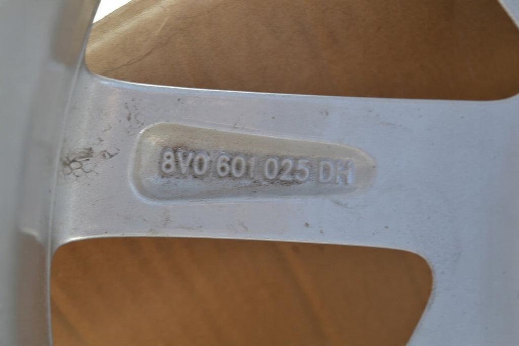 1x Alufelge 17 Zoll 6.0" 5x112 48ET Glanz Silber 8V0601025DH Audi Rim Wheel