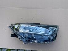 Laden Sie das Bild in den Galerie-Viewer, Frontscheinwerfer Toyota Rav V 4 Rechts Scheinwerfer Headlight