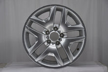 Laden Sie das Bild in den Galerie-Viewer, 1x Alufelge 18 Zoll 9.0&quot; 5x120 51ET Glanz Silber 3415615 BMW X3 E83 Rim Wheel