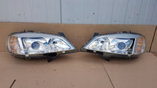 Laden Sie das Bild in den Galerie-Viewer, Frontscheinwerfer Opel Astra 93170272 93170273 Xenon Ein Satz Headlight SCH9341113250hn