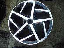 Laden Sie das Bild in den Galerie-Viewer, 1x Alufelge 18 Zoll 7.5" 5x112 51ET Glanz Silber 5H0601025 VW Golf VIII I FEL1320741426gy
