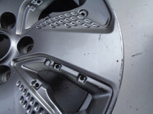 Laden Sie das Bild in den Galerie-Viewer, 1x Alufelge 17 Zoll 7.0&quot; 5x114.3 50ET 52910K4000 Hyundai Rim Wheel