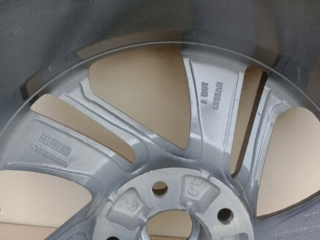 1x Alufelge 17 Zoll 7.0" 5x114.3 40ET KE409-4E200 Nissan Rim Wheel