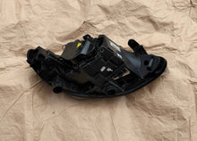 Laden Sie das Bild in den Galerie-Viewer, Frontscheinwerfer Seat Ibiza I 6J1941007N Xenon Links Scheinwerfer Headlight SCH5498202463ub