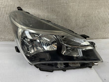 Load image into Gallery viewer, Frontscheinwerfer Toyota Yaris 811300-DJ70 Rechts Scheinwerfer Headlight SCH7553274504fb