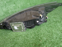 Laden Sie das Bild in den Galerie-Viewer, Frontscheinwerfer Ford Focus JX7B-13E014-CE Full LED Rechts Headlight SCH9418832703ih
