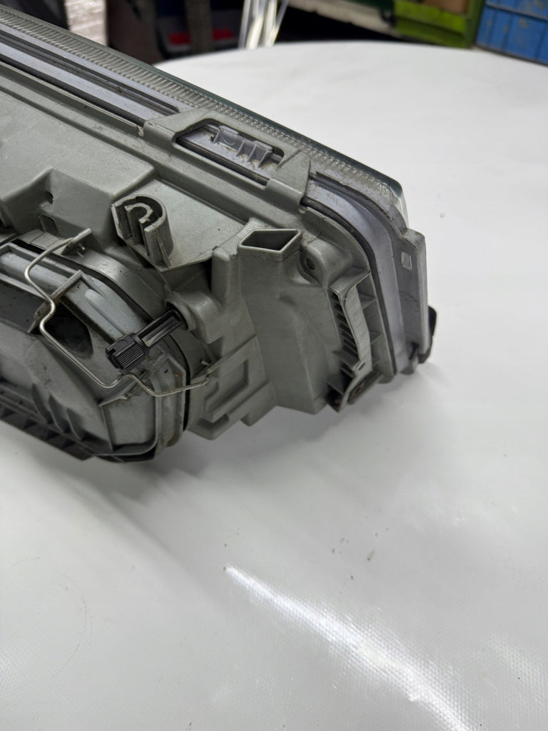 Frontscheinwerfer Mercedes-Benz W124 AK-12-710411 Links Scheinwerfer Headlight SCH4640629339hv