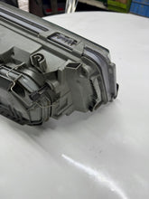 Laden Sie das Bild in den Galerie-Viewer, Frontscheinwerfer Mercedes-Benz W124 AK-12-710411 Links Scheinwerfer Headlight SCH4640629339hv