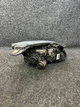 Laden Sie das Bild in den Galerie-Viewer, Frontscheinwerfer Opel Vectra C 89312279 Links Scheinwerfer Headlight SCH5208559156ol