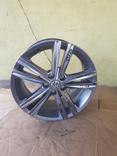 Laden Sie das Bild in den Galerie-Viewer, 1x Alufelge 16 Zoll 6.5&quot; 5x112 2G0601025AA VW Polo Rim Wheel