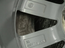 Load image into Gallery viewer, 1x Alufelge 17 Zoll 6.5&quot; 5x112 52ET Glanz Silber 5TA601025 Vw Rim Wheel