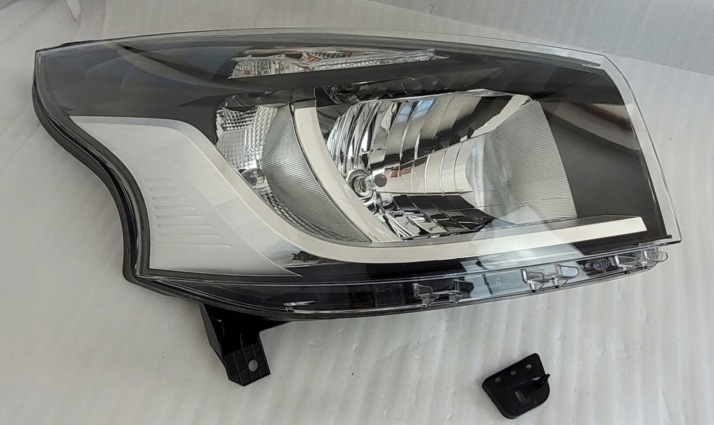 Frontscheinwerfer Renault Trafic III 260108047R Rechts Scheinwerfer Headlight SCH8043947219io