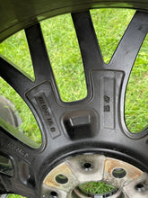 Load image into Gallery viewer, 1x Alufelge 20 Zoll 8.5" 5x120 47ET Glanz 6796263 BMW F06 F10 3 F30 F31 FEL3346539986fi