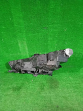 Laden Sie das Bild in den Galerie-Viewer, Frontscheinwerfer Audi A4 B9 8W0941034A Rechts Scheinwerfer Headlight SCH9528232750pl