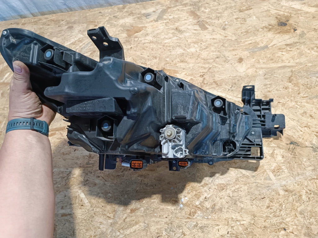 Frontscheinwerfer Mazda VI Links Scheinwerfer Headlight SCH9906813418fw