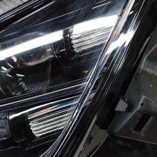 Load image into Gallery viewer, Frontscheinwerfer Kia Ev6 92101CV1 Links Scheinwerfer Headlight