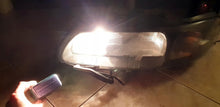 Laden Sie das Bild in den Galerie-Viewer, Frontscheinwerfer Volvo V70 II 89006878 Links Scheinwerfer Headlight SCH1646881376xn