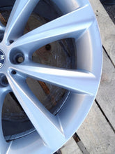 Laden Sie das Bild in den Galerie-Viewer, 1x Alufelge 18 Zoll 8.0" 5x112 Glanz 6867338 BMW G31 G30 Rim Wheel FEL7665326341ak