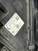 Laden Sie das Bild in den Galerie-Viewer, Frontscheinwerfer VW Touran 5TB941035E LED Ein Stück (Rechts oder Links)