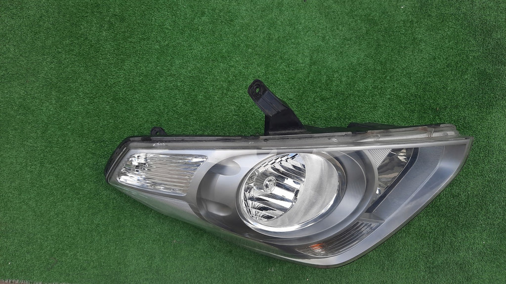 Frontscheinwerfer Hyundai H1 92102-4H020 Rechts Scheinwerfer Headlight