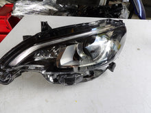 Laden Sie das Bild in den Galerie-Viewer, Frontscheinwerfer Peugeot 108 90026268 81150-0H150 Ein Stück (Rechts oder Links)