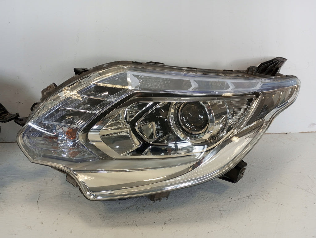 Frontscheinwerfer Mitsubishi L200 Xenon Ein Stück (Rechts oder Links) Headlight