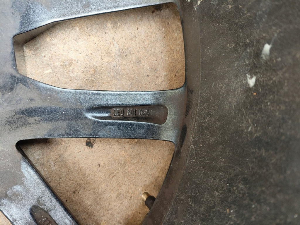 1x Alufelge 16 Zoll 7.5" 5x112 51ET Glanz Graphit 5E0601025 Skoda Octavia Iii