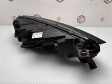 Laden Sie das Bild in den Galerie-Viewer, Frontscheinwerfer Skoda Octavia IV 5E4941015 LED Links Scheinwerfer Headlight SCH2306012681vu