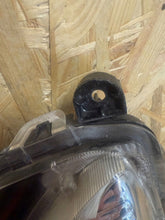 Laden Sie das Bild in den Galerie-Viewer, Frontscheinwerfer Toyota Prius Links Scheinwerfer Headlight SCH3744771515qn