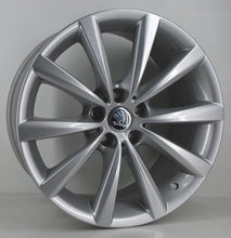 Laden Sie das Bild in den Galerie-Viewer, 4x Alufelge 18 Zoll 8.0" 5x112 30ET Glanz Silber 6867338 BMW 4 Rim Wheel FEL9433014355na