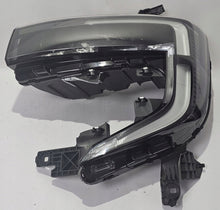 Laden Sie das Bild in den Galerie-Viewer, Frontscheinwerfer Nissan Interstar Master III 260609073R Links Headlight SCH4549284248gx