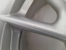 Laden Sie das Bild in den Galerie-Viewer, 1x Alufelge 17 Zoll 8.0" 5x130 40ET Glanz Silber 98736212600 Porsche Rim Wheel FEL9259053455cq
