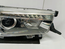 Laden Sie das Bild in den Galerie-Viewer, Frontscheinwerfer Toyota Hilux VIII 0K-56 2015-N1 LED Rechts Headlight SCH2909030286ns