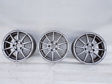 Load image into Gallery viewer, 1x Alufelge 16 Zoll 7.0&quot; 5x112 43ET Glanz Silber A2044015702 Mercedes-Benz W204