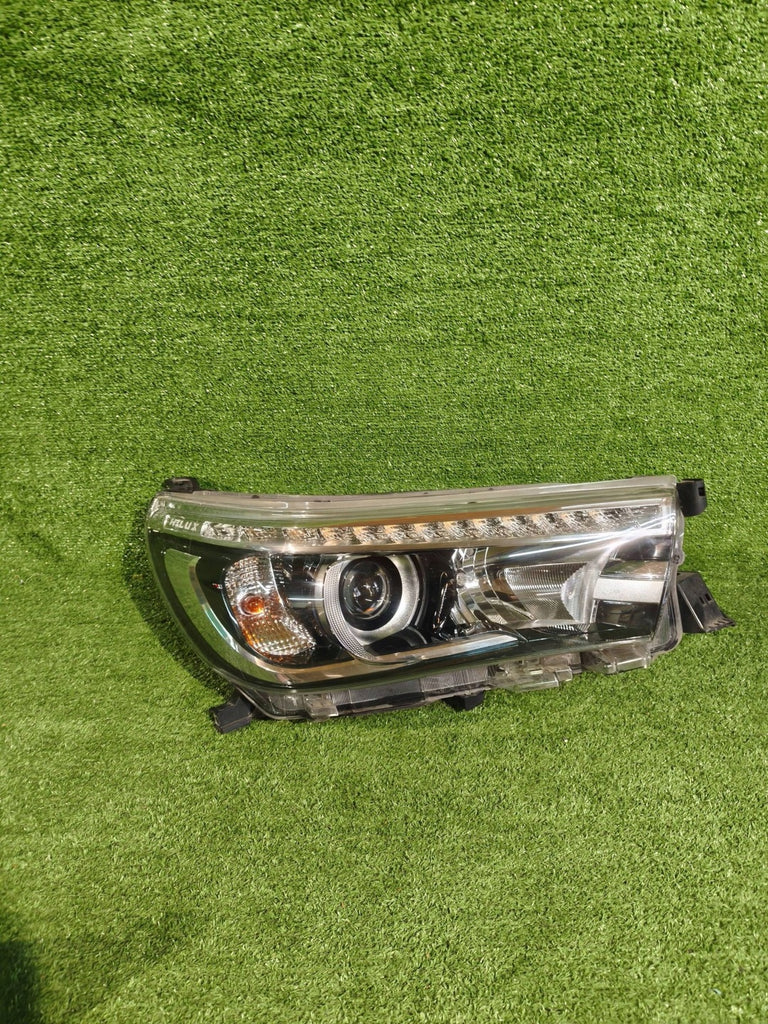 Frontscheinwerfer Toyota Hilux VIII CSC28964 Rechts Scheinwerfer Headlight SCH3829911579go