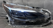 Laden Sie das Bild in den Galerie-Viewer, Frontscheinwerfer Toyota Yaris Cross 81110-0D312 Full LED Rechts Headlight SCH9340258874ne
