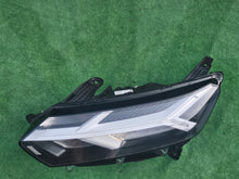 Laden Sie das Bild in den Galerie-Viewer, Frontscheinwerfer Dacia Sandero III 260602561R LED Links Scheinwerfer Headlight SCH2646452172eq