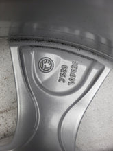 Laden Sie das Bild in den Galerie-Viewer, 1x Alufelge 16 Zoll 6.5&quot; 5x112 46ET 5E0601025C Skoda Superb III Octavia