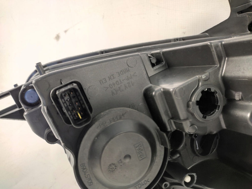 Frontscheinwerfer Peugeot 2008 I 9825313980 Ein Stück (Rechts oder Links)